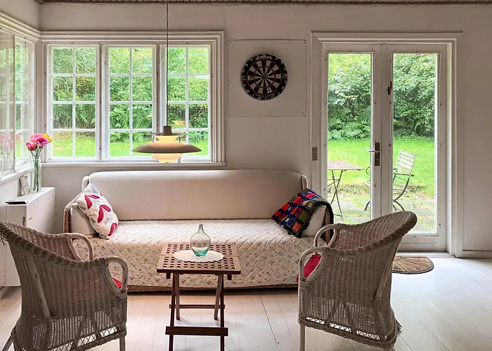 Дом отдыха Lovely In With Wifi